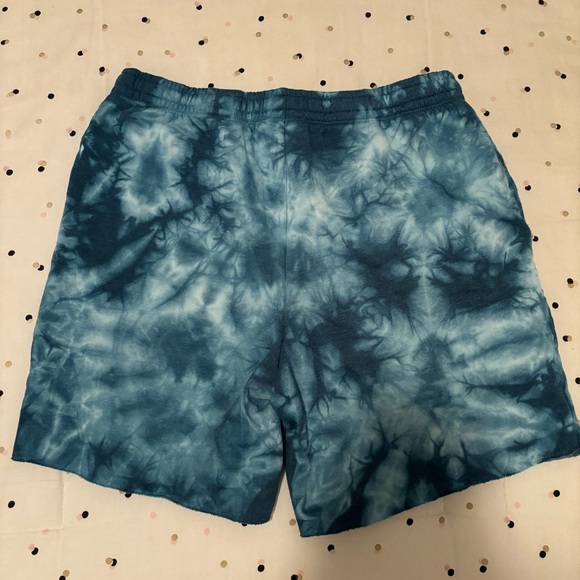 🆕 Champion Tie-Dye Shorts - Picture 3 of 4